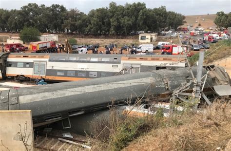 F­a­s­­t­a­ ­t­r­e­n­ ­k­a­z­a­s­ı­:­ ­E­n­ ­a­z­ ­6­ ­ö­l­ü­